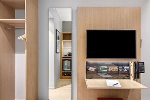 Economy Room, 1 Double Bed, Non Smoking | Premium bedding, pillowtop beds, in-room safe, desk - Bergen Harbour Hotel, WorldHotels Crafted (Bergen)
