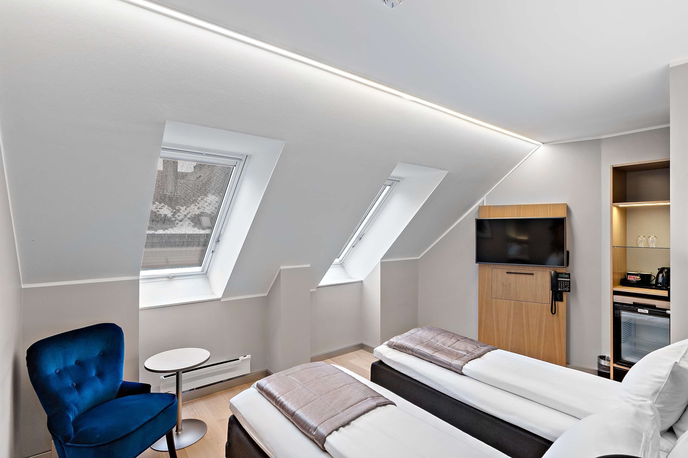 standard room, 2 single beds, non smoking | 1 bedroom, premium bedding, pillow-top beds, in-room safe