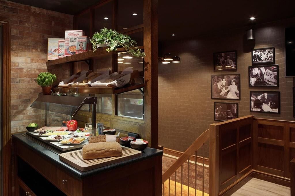 free daily full breakfast