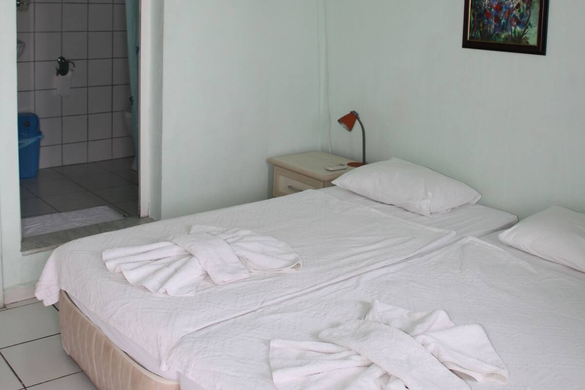 Basic-Zweibettzimmer | Bügeleisen/Bügelbrett, kostenloses WLAN, Bettwäsche