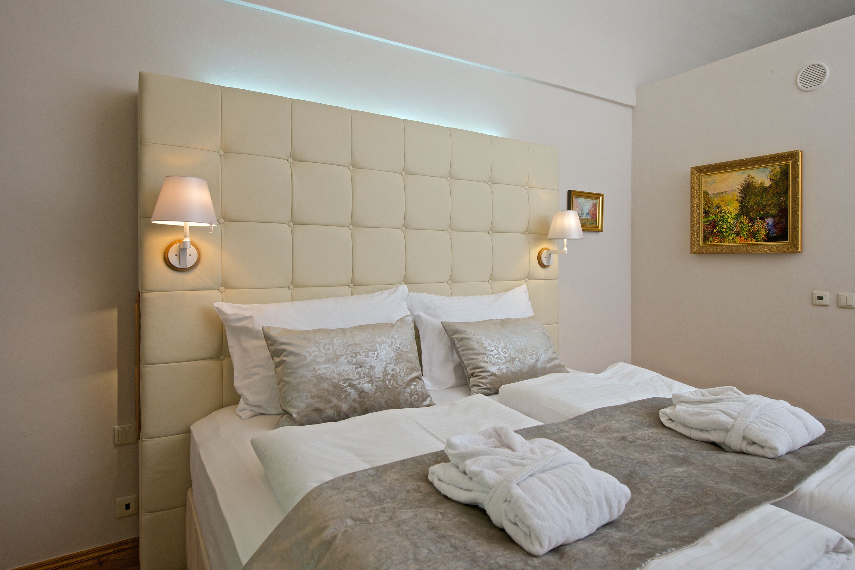Habitación Deluxe doble (park view, ground floor) | Ropa de cama de alta calidad, colchones viscoelásticos, minibar