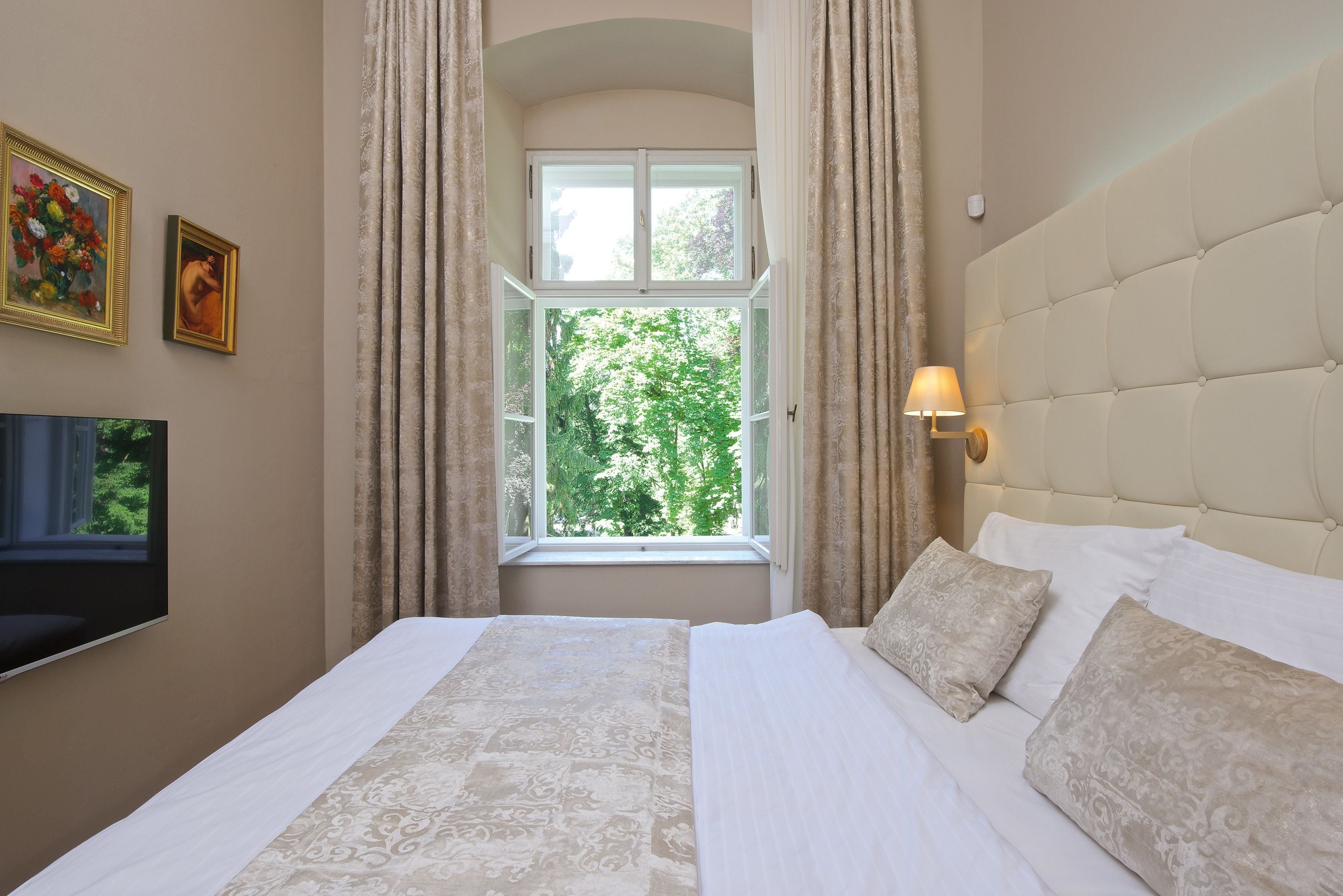 Deluxe-lejlighed (separate bedroom, park view ) | Premium-sengetøj, senge med madrasser af memory foam, minibar