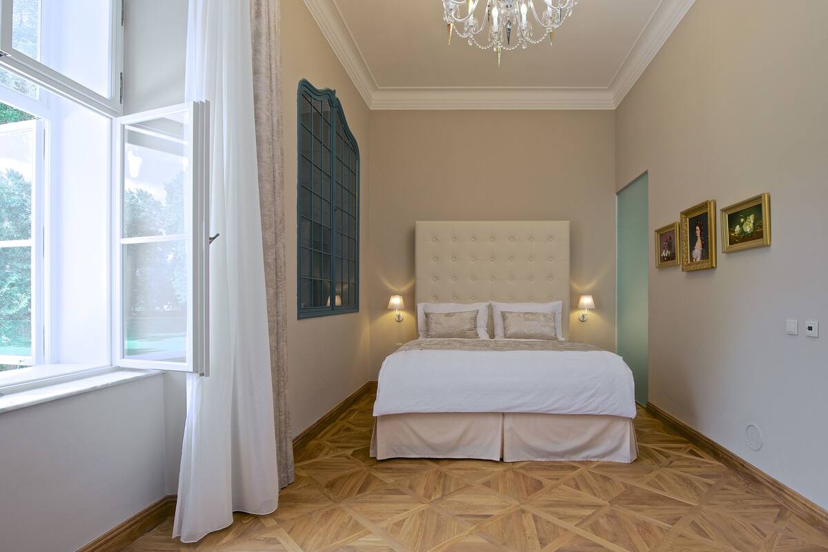 Deluxe Room (Large) | Premium bedding, memory-foam beds, minibar, in-room safe