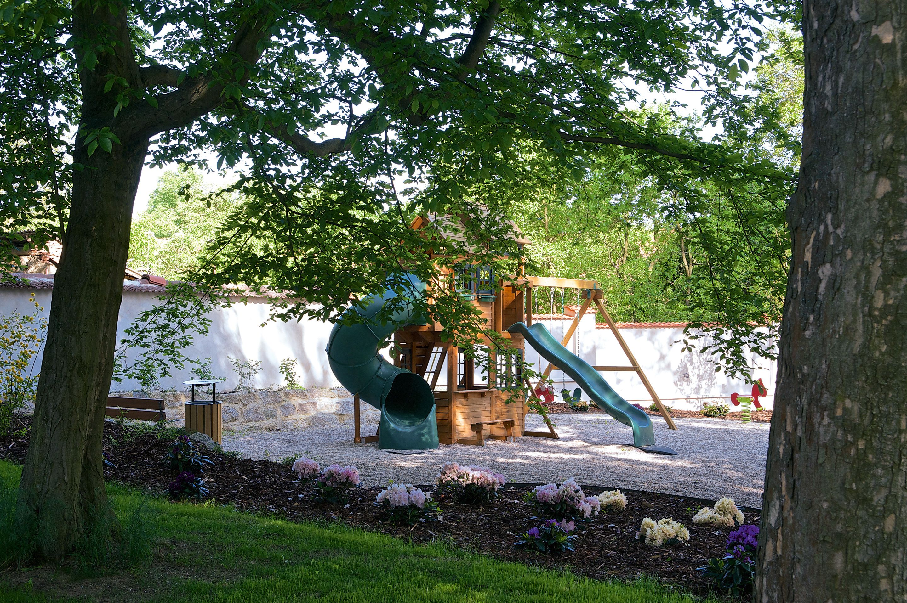 Children's play area - outdoor