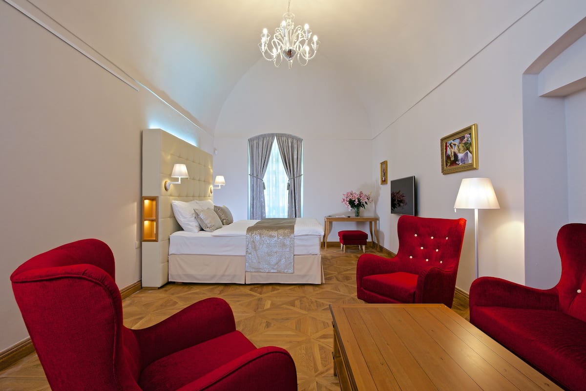 Habitación doble Deluxe (extra bed, park view, ground floor) | Ropa de cama de alta calidad, camas con efecto memoria y minibar