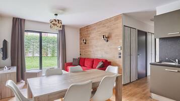 Apartment, 2 Bedrooms | 1 bedroom, soundproofing, cribs/infant beds, free WiFi