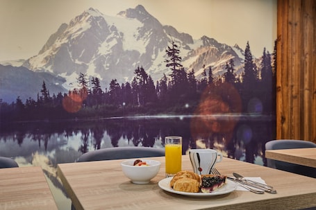 Desayuno buffet todos los días (con cargo). Odalys Résidence Isatis