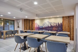 Tägliches Frühstücksbuffet gegen Gebühr