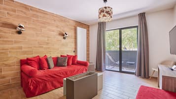 Apartment | 1 bedroom, soundproofing, cribs/infant beds, free WiFi