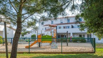 Children’s play area – outdoor
