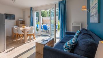 Free cots/infant beds, free WiFi, bed sheets