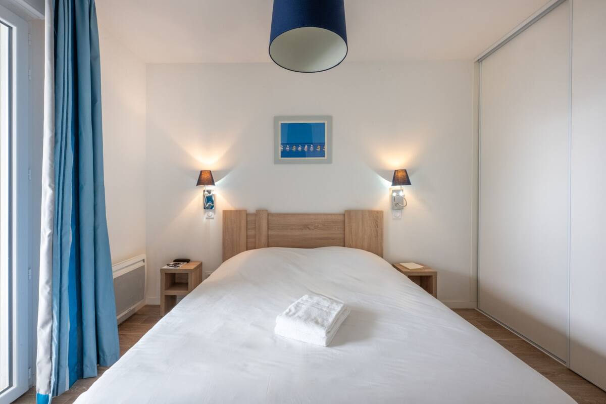 Free cots/infant beds, free WiFi, bed sheets