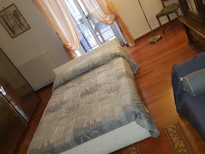 Iron/ironing board, free WiFi, bed sheets