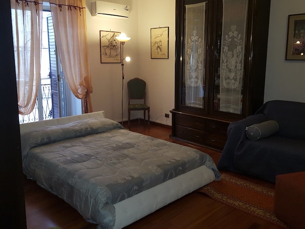 Iron/ironing board, free WiFi, bed sheets