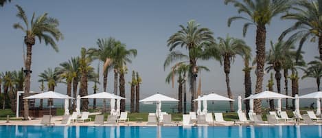 Outdoor pool, open 9:00 AM to 6:00 PM, sun loungers