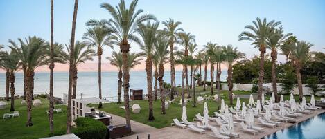 Outdoor pool, open 9:00 AM to 6:00 PM, sun loungers