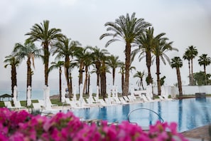 Outdoor pool, open 9:00 AM to 6:00 PM, pool loungers - U Boutique Kinneret by the Sea of Galilee (Tiberias)