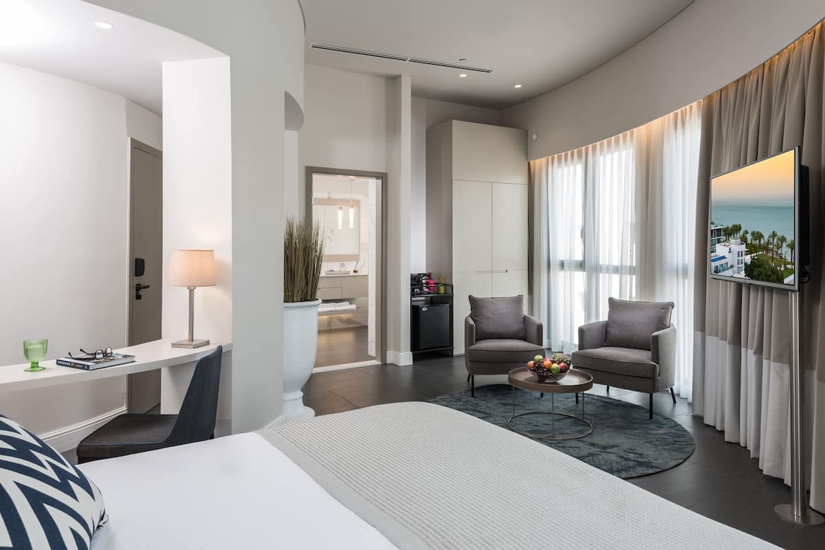 1 bedroom, premium bedding, minibar, in-room safe