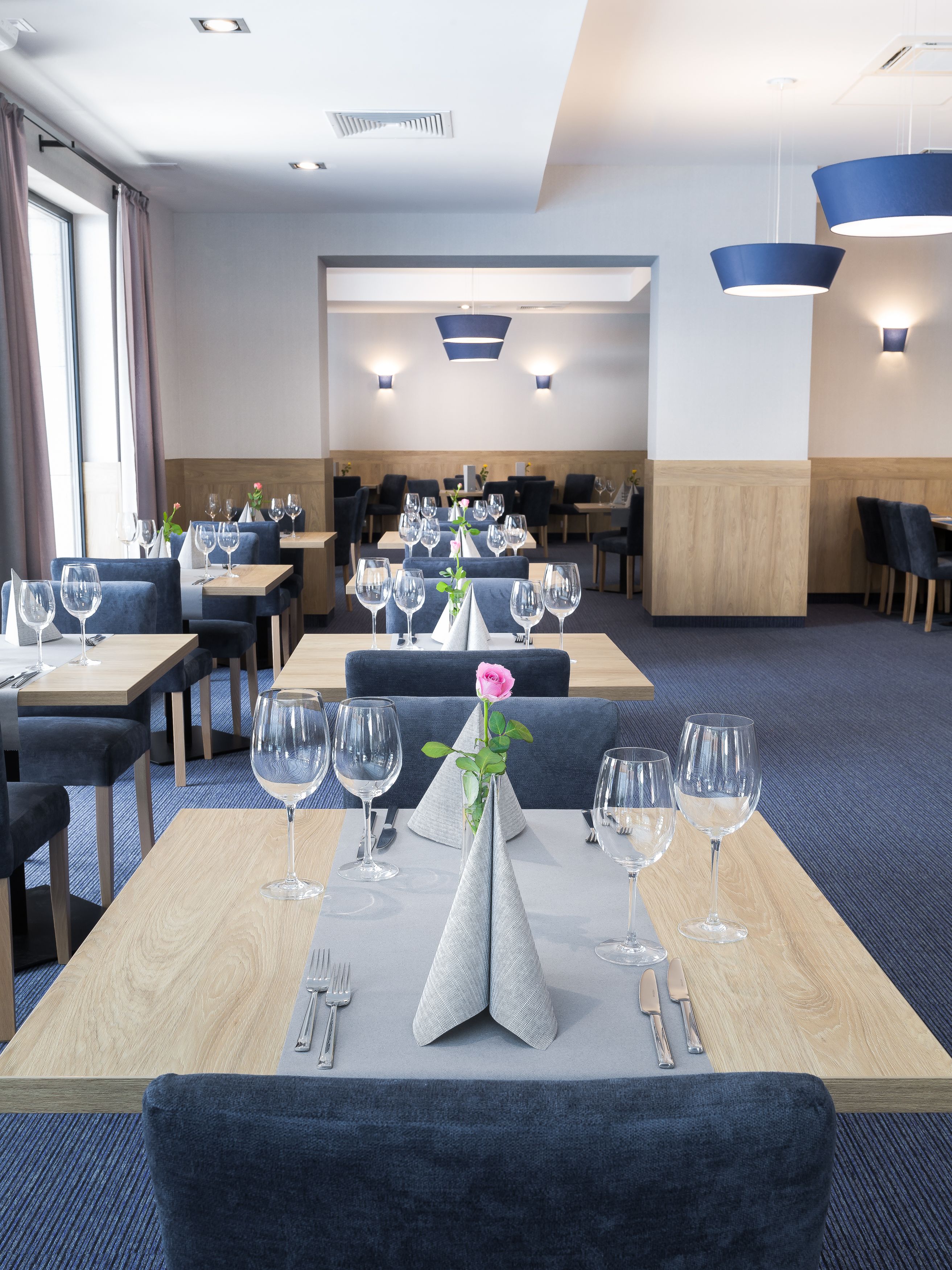 2 restaurants, breakfast, lunch, dinner served; local cuisine