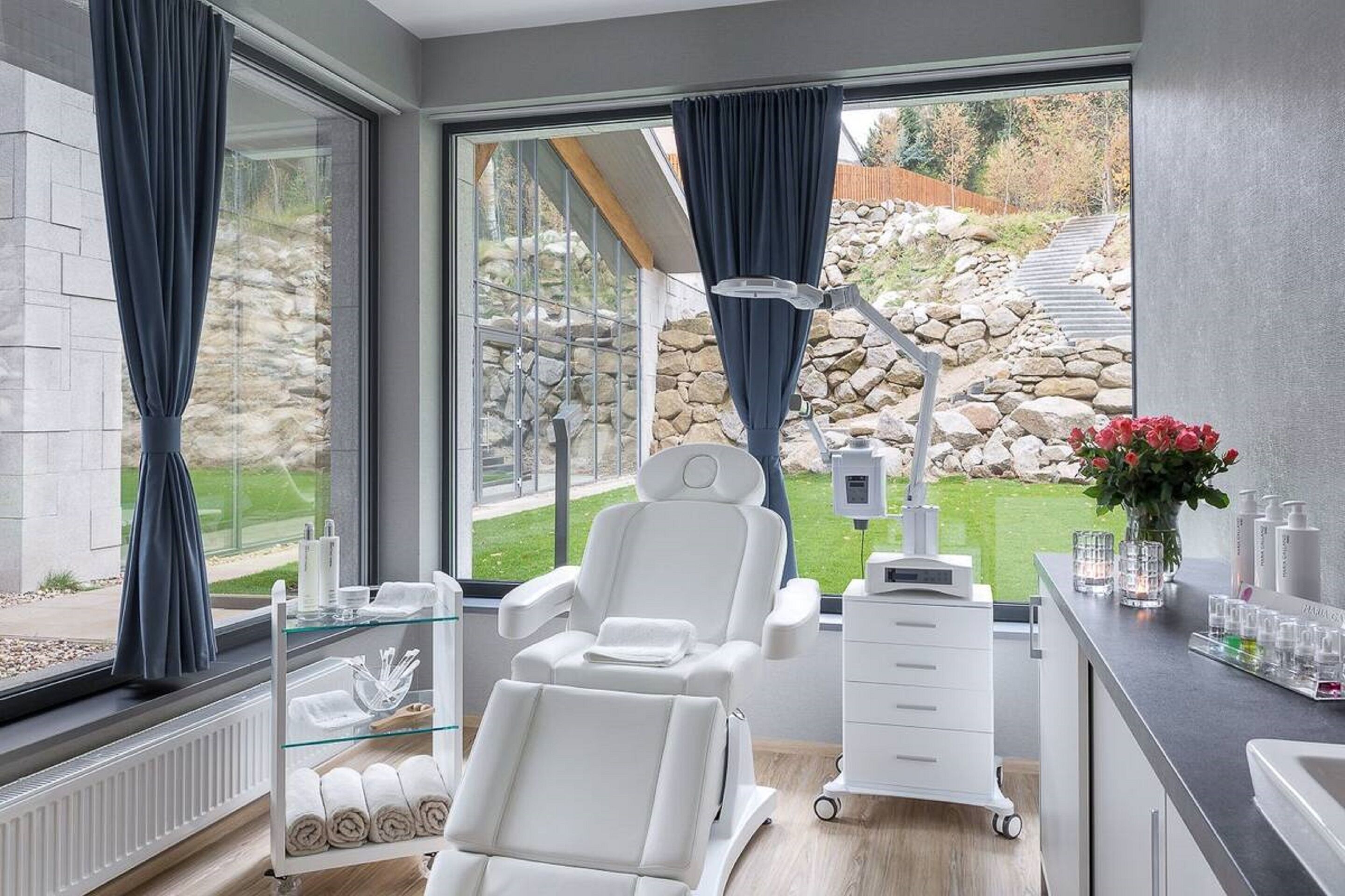 turkish bath/hammam, body treatments, facials, manicures and pedicures