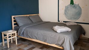 Ropa de cama de alta calidad, escritorio y sistema de insonorización 