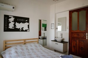 Comfort Double Room, 1 Double Bed, Non Smoking, Sea View | Premium bedding, desk, soundproofing, iron/ironing board - El Camino Hostel & Pub (Fethiye)