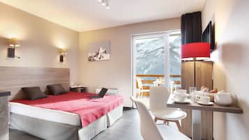 Cots/infant beds, free WiFi, bed sheets