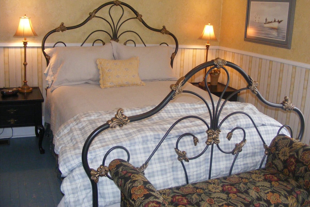 Kamer, 1 queensize bed, open haard | 4 slaapkamers, luxe beddengoed, individueel gedecoreerd