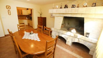 Comfort-Apartment, 2 Schlafzimmer, Terrasse, zum Garten hin | Wohnbereich | Flachbildfernseher