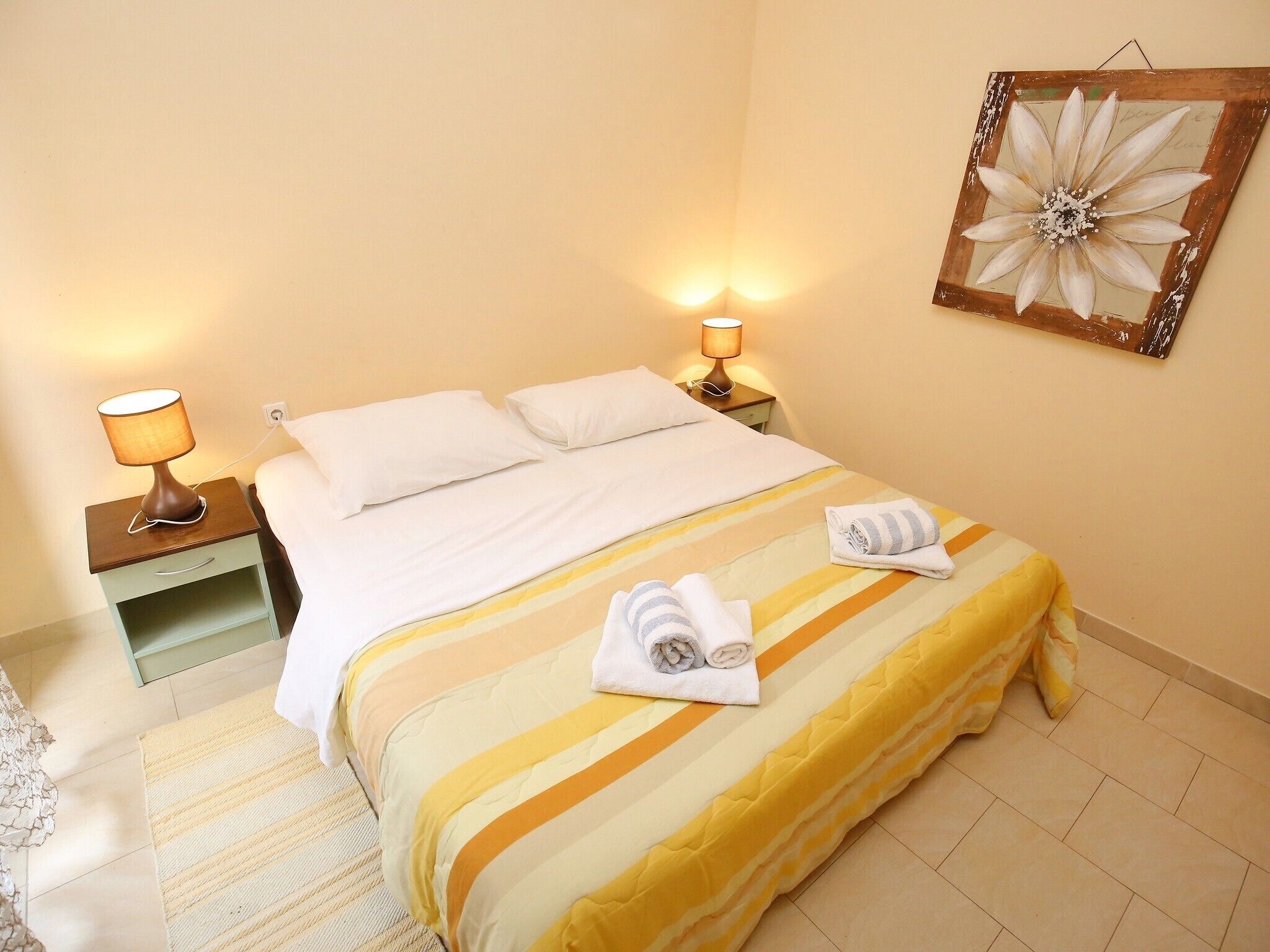 Desk, cribs (surcharge), WiFi (free)