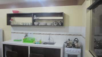 Room, 2 Bedrooms (DEPARTAMENTO 2) | Private kitchen | Fridge, stovetop, cookware/dishes/utensils