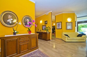 20 inci televisyen skrin rata dengan satelit, TV 