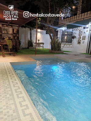 Kolam renang terbuka