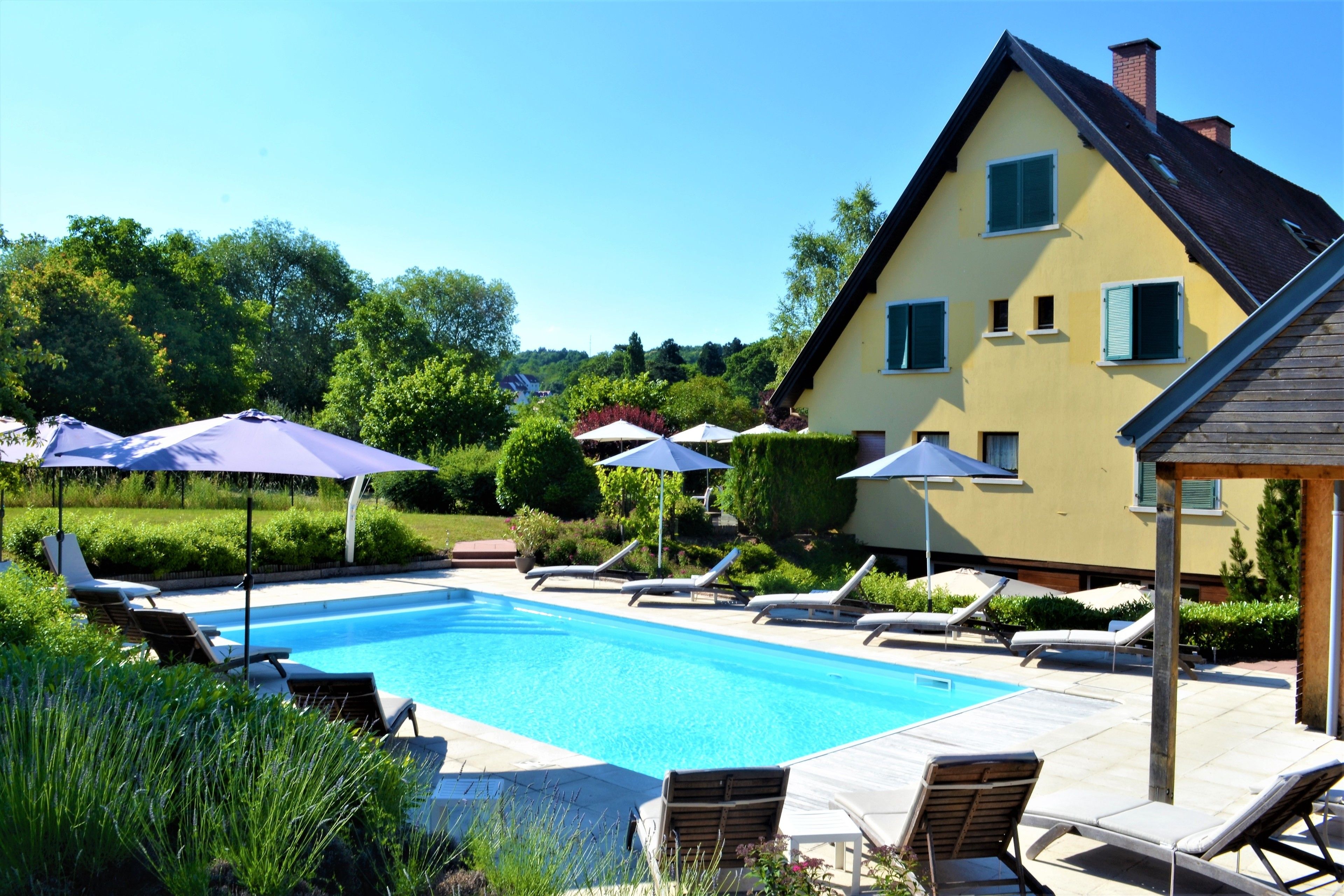 outdoor pool, pool loungers