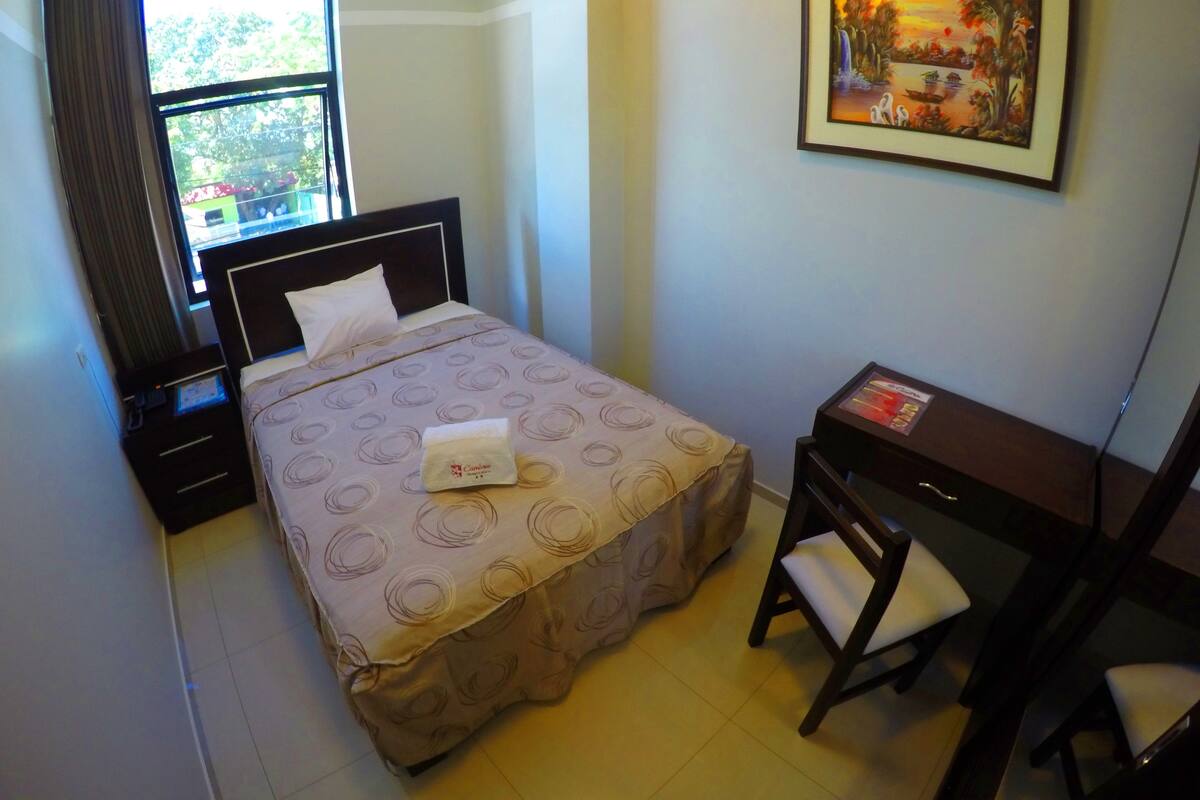 Single Room | In-room safe, desk, free WiFi