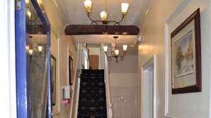 Interior entrance - Avoncot Guest House (Stratford-upon-Avon)