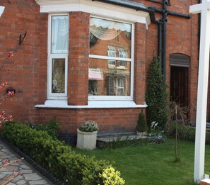 Front of property - Avoncot Guest House (Stratford-upon-Avon)