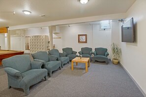 Iron/ironing board, free WiFi, bed sheets - San Juan Island Hostel (Friday Harbor)