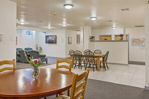 Interior - San Juan Island Hostel (Friday Harbor)