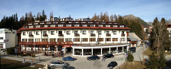 المنشأة من الخارج