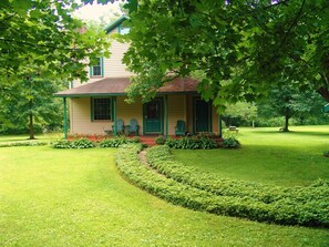 Front of property - Paddler's Lane Retreat (Confluence)
