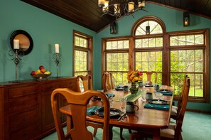 Free daily local cuisine breakfast - Paddler's Lane Retreat (Confluence)