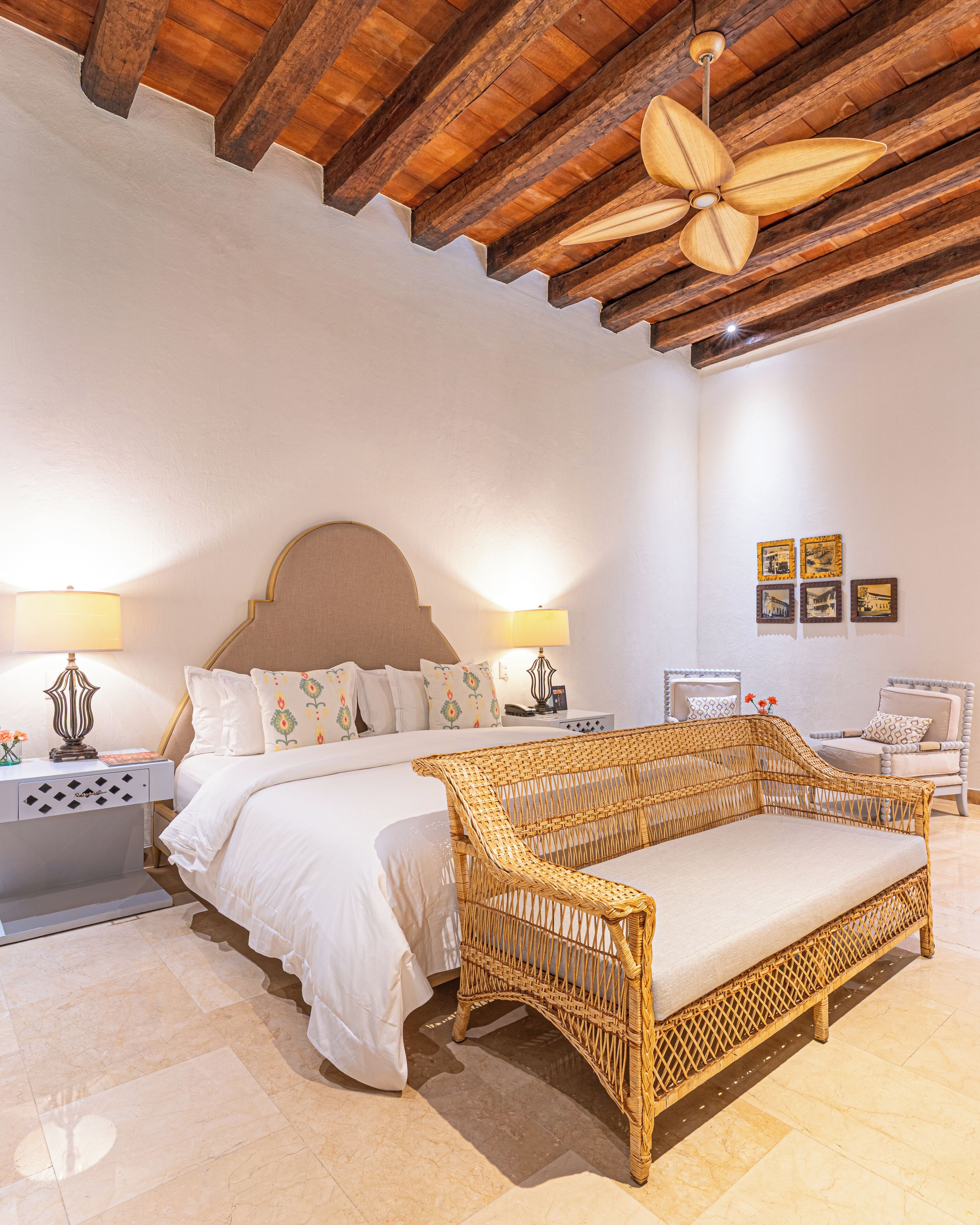 Junior Room, 1 King Bed