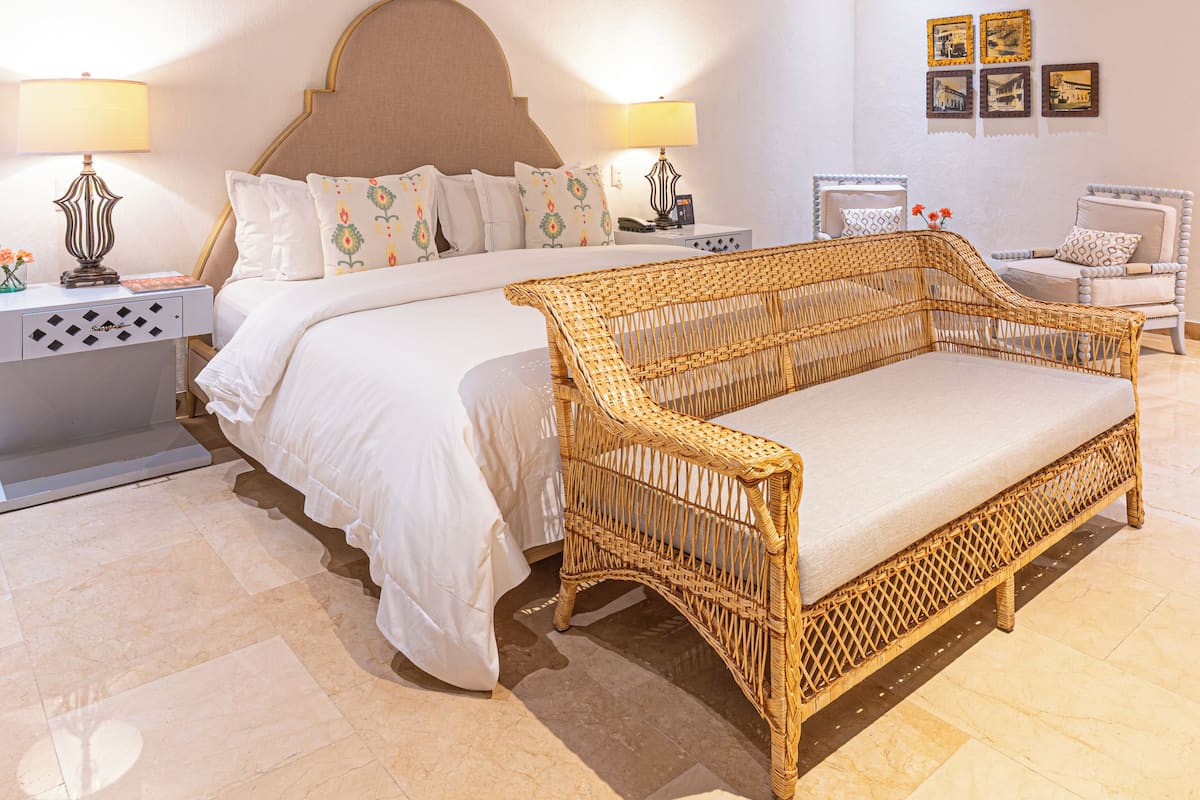 Junior Room, 1 King Bed