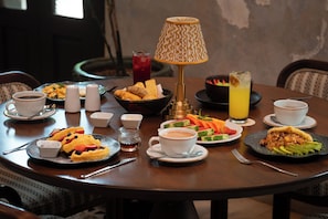 Petit déjeuner préparé à la commande compris tous les jours