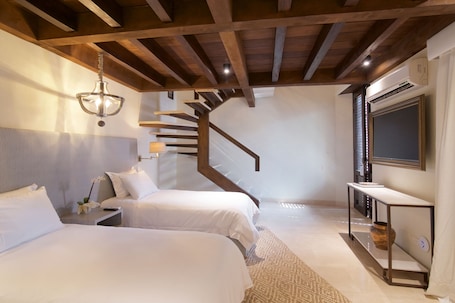 Ropa de cama de alta calidad y cubrecamas . Hotel Capellan de Getsemani