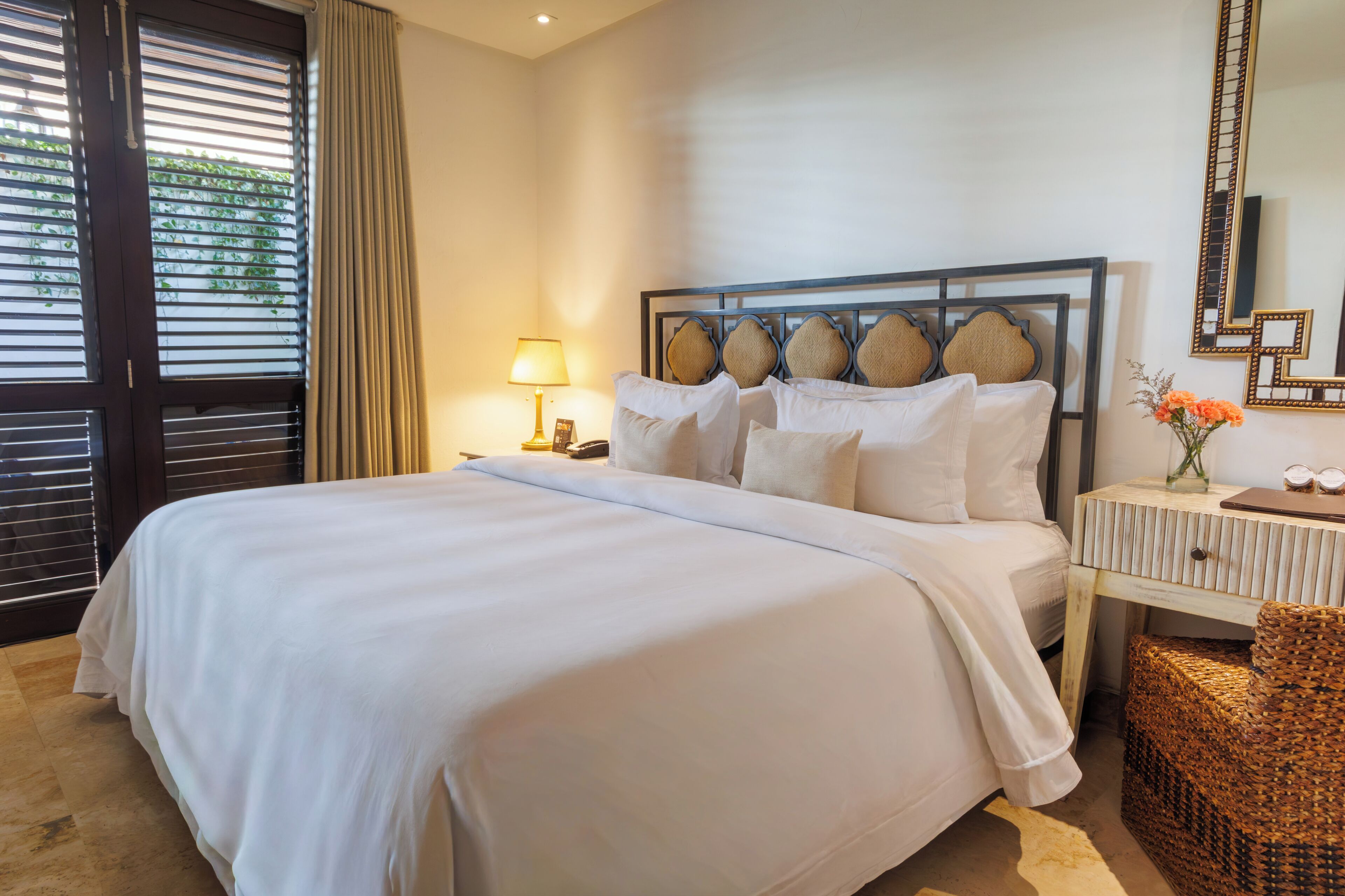 Superior Room, 1 Queen Bed, Jetted Tub