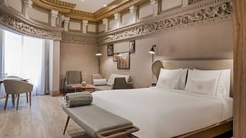 Junior Suite, 1 King Bed, Non Smoking | Minibar, in-room safe, desk, blackout drapes