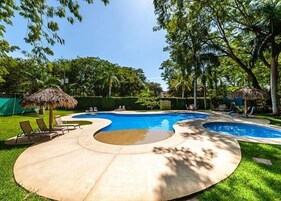 2 piscinas al aire libre