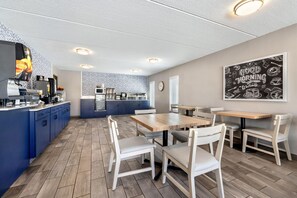 Free daily buffet breakfast  - AmericInn by Wyndham Baxter Brainerd (Baxter)